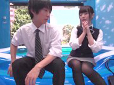 お昼休みのパイパンOLが100万賭けて同僚と中出しセックス
