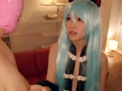 「私の足でザーメン出したいの?気持ち悪い。」コスプレ美少女のM男調教