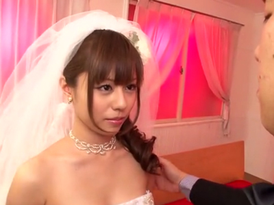 「もっときてッ」花嫁姿の瑠川リナが新郎と熱く交わる！