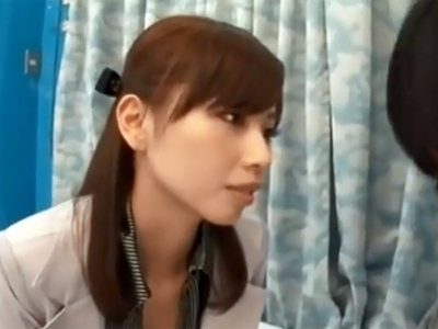 童貞を襲うのが大好きな淫乱痴女お姉さんが童貞くんを激しく筆おろしパコ