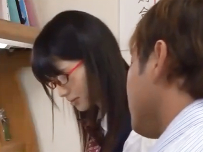真面目な眼鏡っ娘JKが欲情した家庭教師に襲われて抵抗できずに顔射ファック