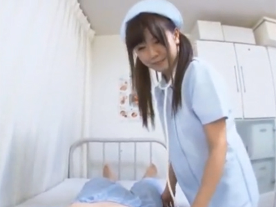 童顔ロリ顔のナース娘が入院患者のオナ禁チンポを手コキ抜き