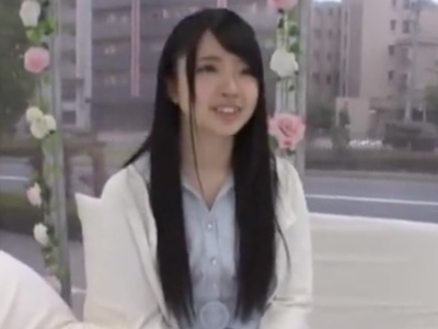 まだ10代のロリ顔素人娘をナンパ即日尻射ハメ!