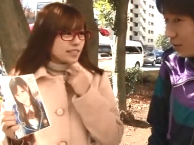 笑顔が可愛い美少女が一般男性を逆ナンして手コキ&フェラでザーメン搾り取り!