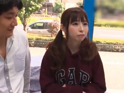 MM号に乗ってしまった素人の萌え袖美少女が激しいピスハメに悶絶アクメ