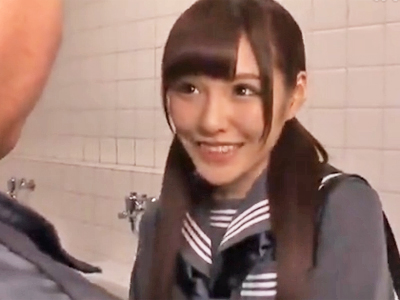 アイドル顔負けな美少女JKが公衆便所で中年オヤジとさくっと円光w